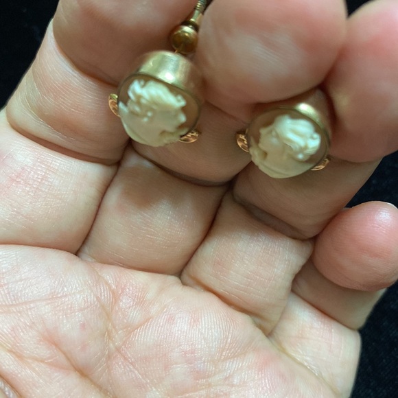 🖤Vtg💕12KGF VanDell Cameo clip earrings - Picture 6 of 10
